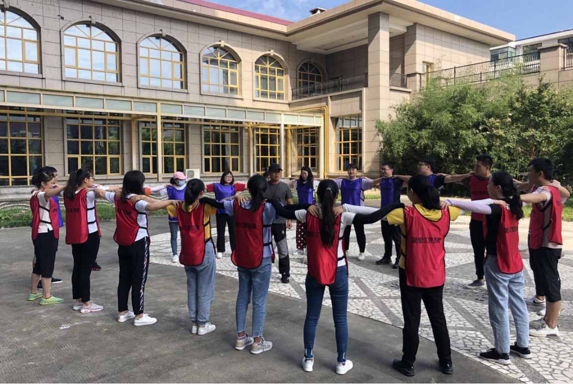 “团队协作，互助共赢”团建拓展活动圆满结束